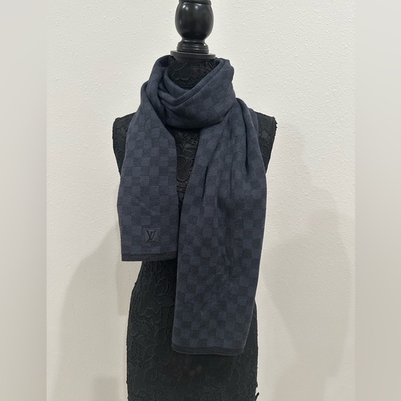 Louis Vuitton Damier Cobalt Wool Scarf (Men’s) - Preloved - Picture 3 of 9